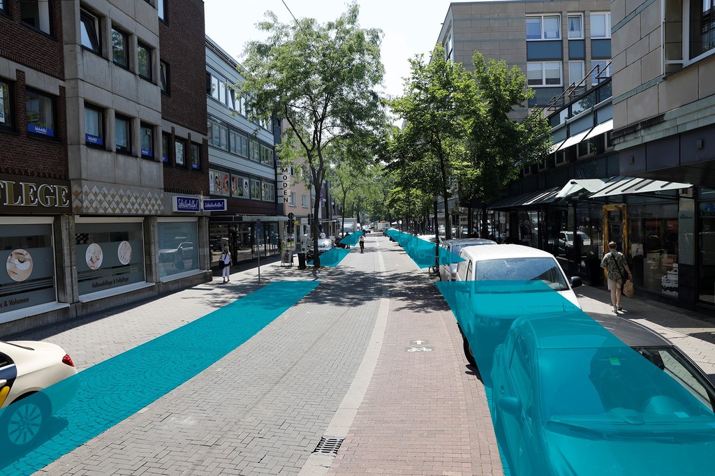 Der Platz, der aktuell noch für Parkplätze verwendet wird, steht in Zukunft für „Parklets“ zur Verfügung, die Sitz- und Verweilplätze und Abstellflächen für Fahrräder bieten werden.