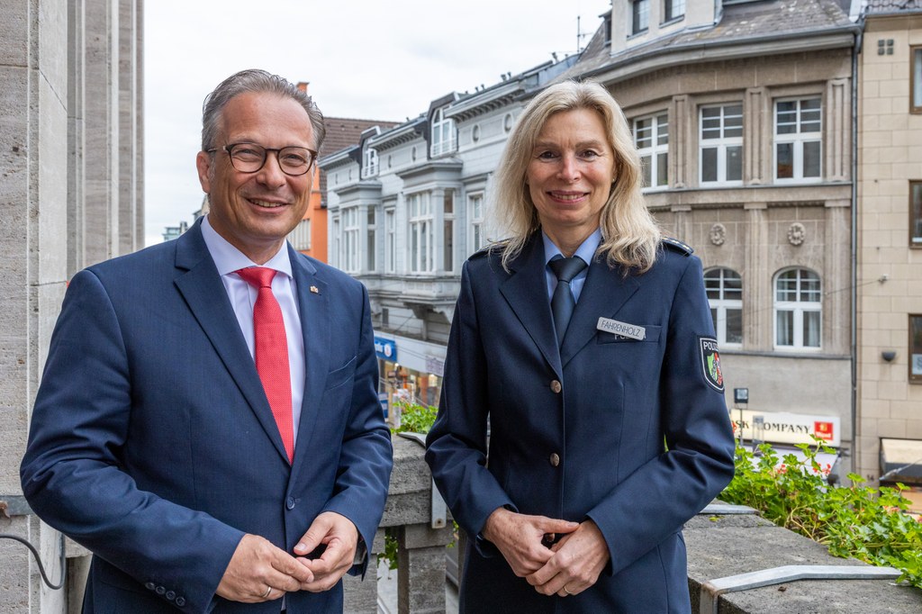 Bürgermeister Breuer und Polizeidirektorin Fahrenholz - Foto: Stadt Neuss