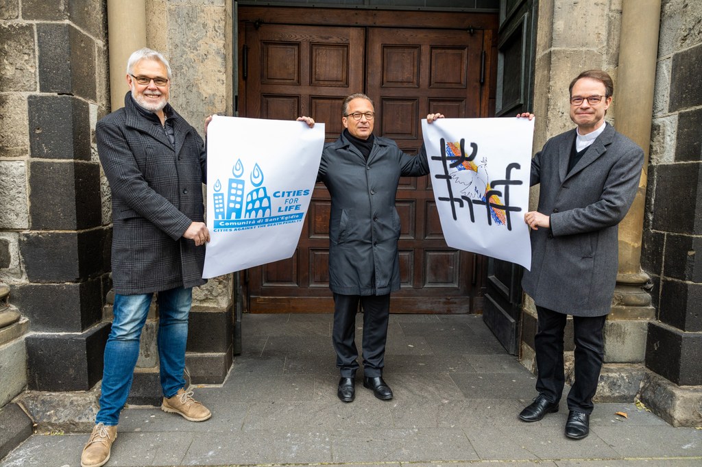 Foto: Stadt Neuss (v.l.n.r. Pfarrer Jörg Zimmermann, Bürgermeister Reiner Breuer, Oberpfarrer Andreas Süß)