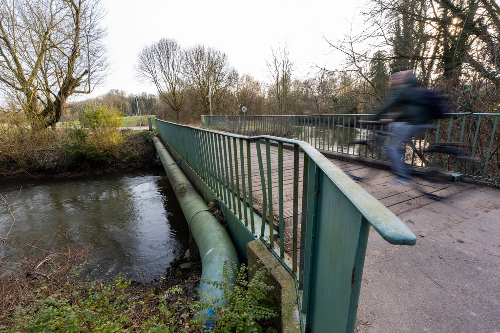 Die alte Erftbrücke am Ende der Gerhard-Hoehme-Allee - Foto: Stadt Neuss