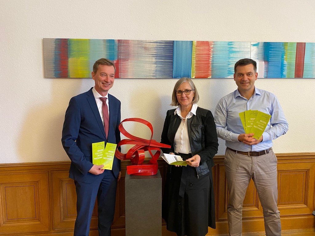 V. l.: Dr. Jens Metzdorf (Leiter des Stadtarchivs der Stadt Neuss), Dr. Christiane Zangs (Kulturdezernentin der Stadt Neuss), Dr. Benjamin Reissenberger (Leiter des Kulturamtes der Stadt Neuss)