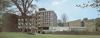 Gesellschaftshaus der „Bürger“ mit Bürohaus und Saal