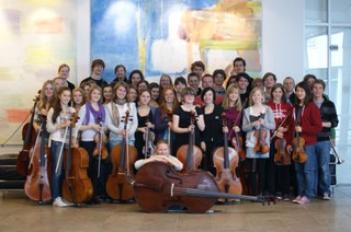 Von ganz klein bis ganz schön groß – von den Streicherzwergen bis zum Jugendsinfonieorchester bieten alle sechs Streichorchester der Musikschule ein buntes Konzertprogramm für die ganze Familie. Der Eintritt ist frei.