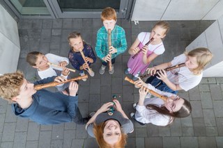 Die Veranstaltung entfällt!!! Im Kammermusikkonzert der Blockflötisten stellen wieder einige junge und erwachsene Talente mit einem vielfältigen und abwechslungsreichen Programm ihr Können unter Beweis. Solisten und gemischte Ensembles machen mitreißende Musik quer durch alle Epochen. Der Eintritt ist frei.