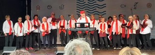 Ein Mitsingkonzert mit dem „Jedermannchor“ (Ltg. Christina Doehlings) und den „Nüsser Tönches“ (Ltg. Peter Veiser). Der Eintritt ist frei!