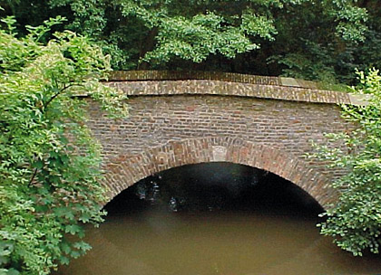 Foto: Bogenbrücke Nixhütter Weg