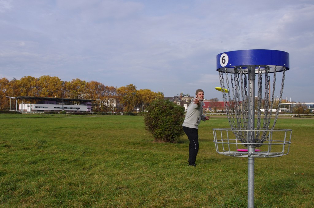 Discgolf im Rennbahnpark © Neuss Marketing