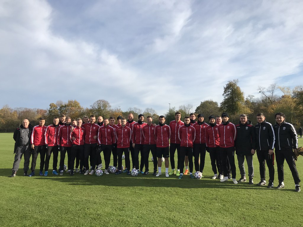 Weißrusslands Nationalmannschaft mit Trainer Mikhail Markhel - 16. November 2019