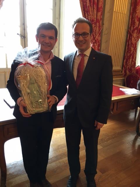 Bürgermeister Reiner Breuer bei seinem Amtsantrittsbesuch bei seinem französischen kollegen Bürgermeister Benoist Apparu in Châlons-en-Champagne.