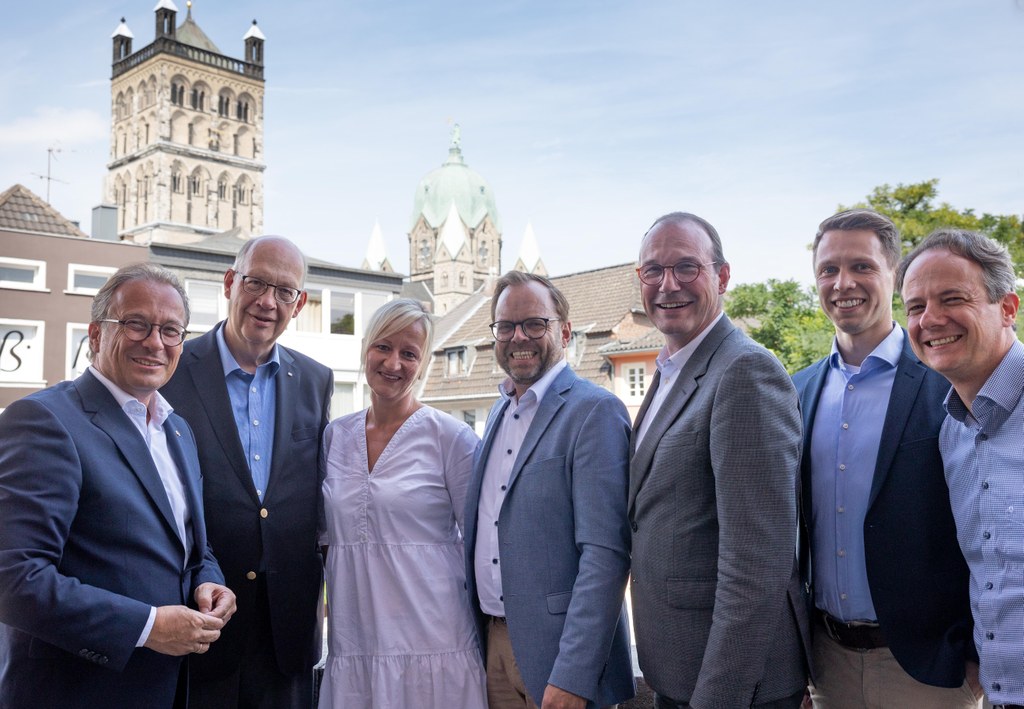 v.l.n.r.: Bürgermeister Reiner Breuer; NRW Bahnchef Werner Lübberink; Melanie Wenzelewski, DB Station & Service AG – Bahnhofsmanagement Düsseldorf; Carsten Kirchhoff, NRW.Urban GmbH & Co. KG; Christoph Hölters, Beigeordneter für Planung, Bau und Verkehr; Thomas Machulla, NRW.Urban GmbH & Co. KG; Tim Völler, Amt für Stadtplanung